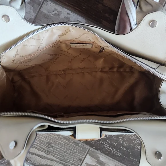 Salvatore Ferragamo White leather Bag
